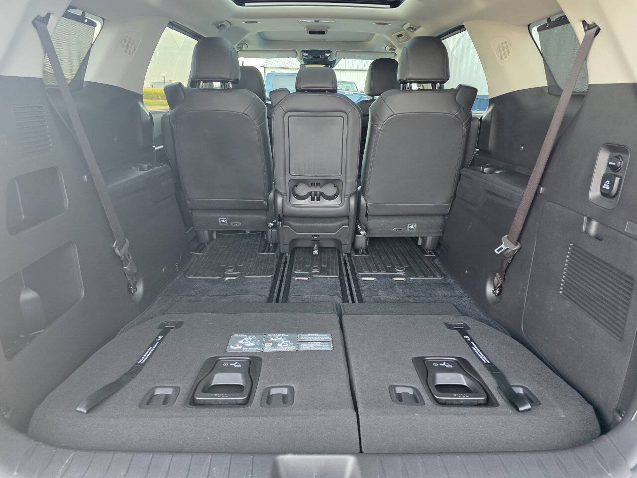 Used 2025 Kia Carnival SX w/ SX Dark Edition Package FWD image 31