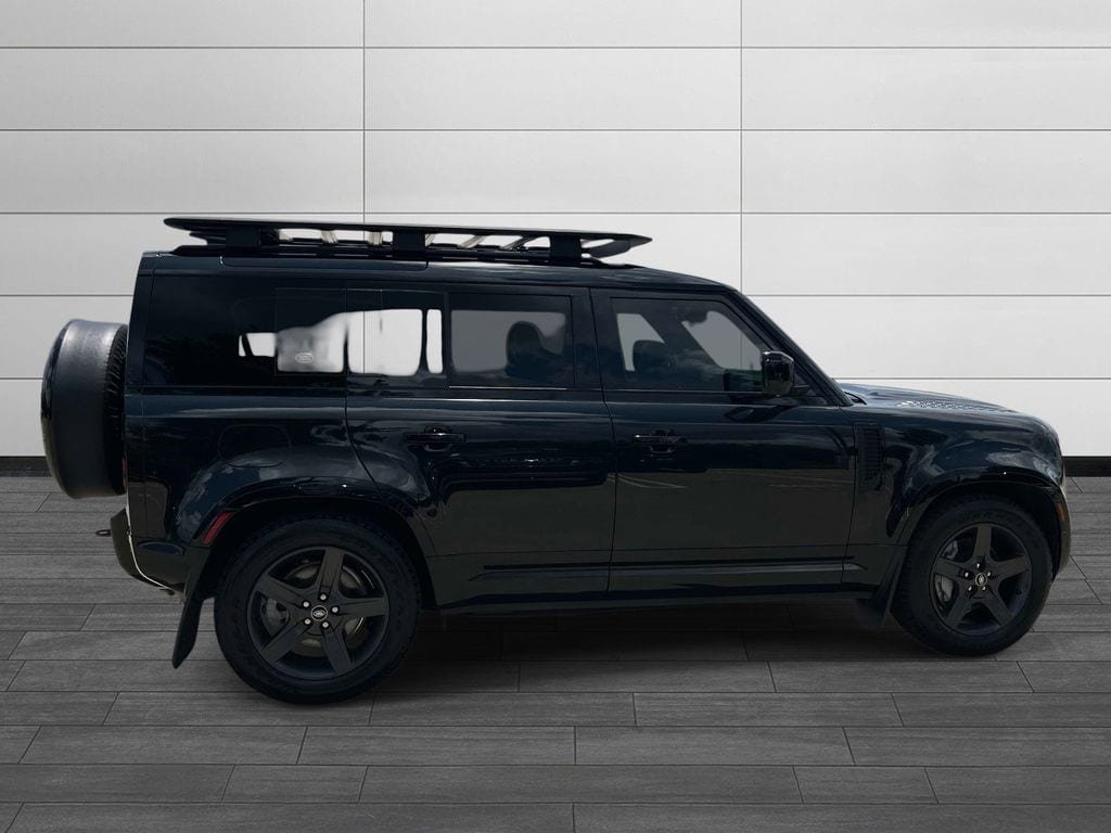 Certified 2023 Land Rover Defender 110 X-Dynamic SE AWD/4WD image 6