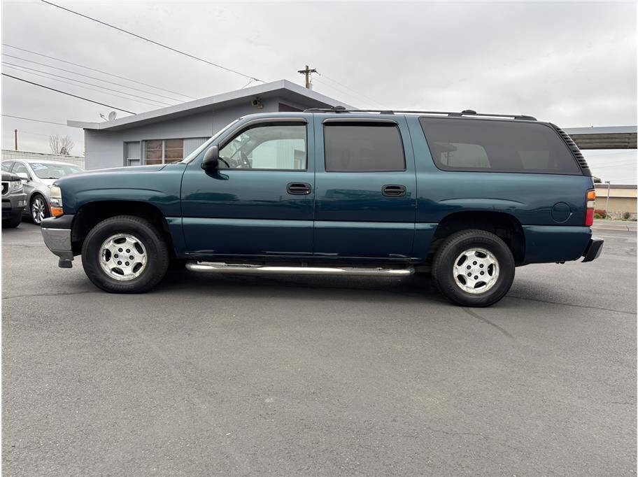 Used 2006 Chevrolet Suburban LS w/ Smart Select Package AWD/4WD image 2