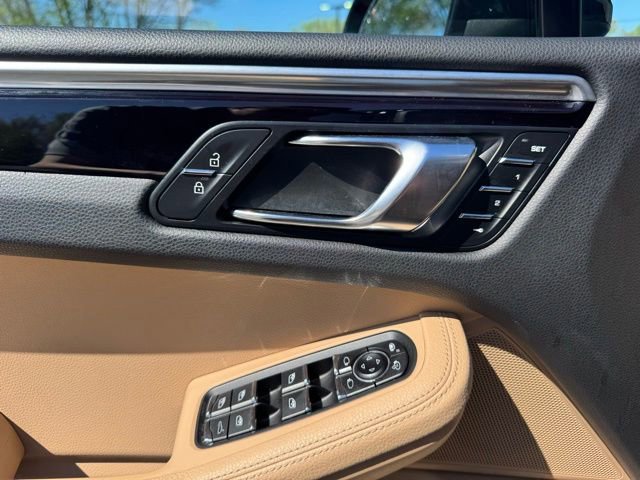 Used 2019 Porsche Macan AWD/4WD image 18