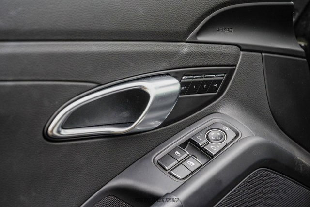 Used 2025 Porsche 718 Boxster image 46