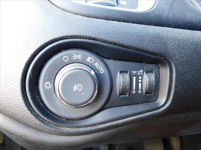 Used 2018 Jeep Renegade Latitude image 14