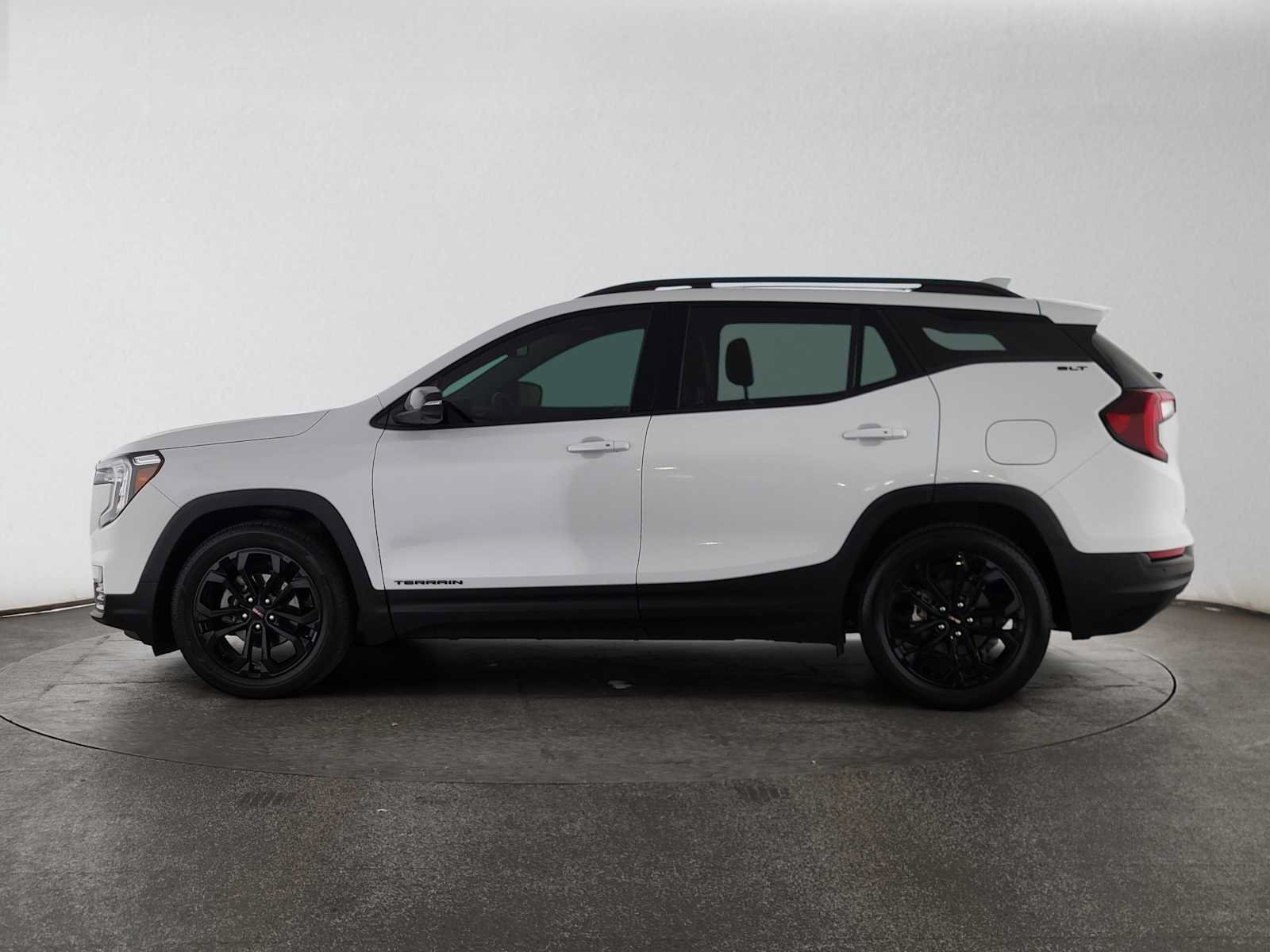 Used 2022 GMC Terrain SLT w/ Infotainment Package II FWD image 6