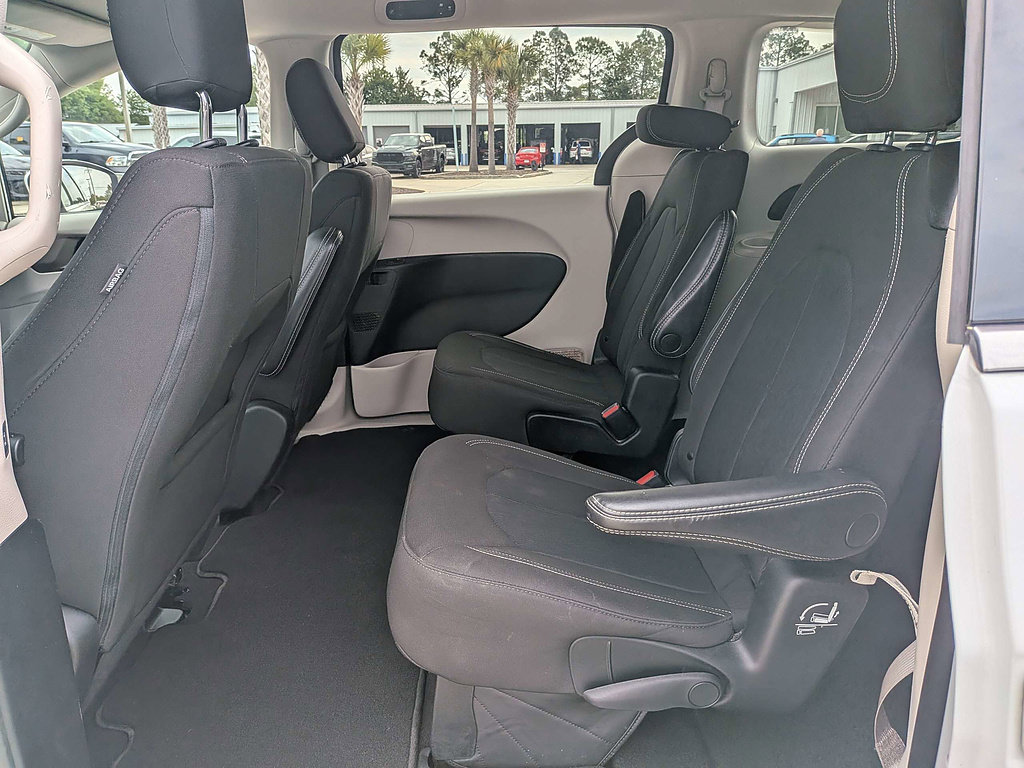 Certified 2022 Chrysler Voyager LX FWD image 14