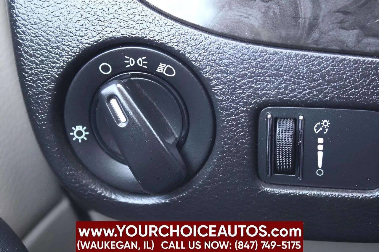 Used 2015 Dodge Grand Caravan SXT w/ Rear Park Assist Package image 16