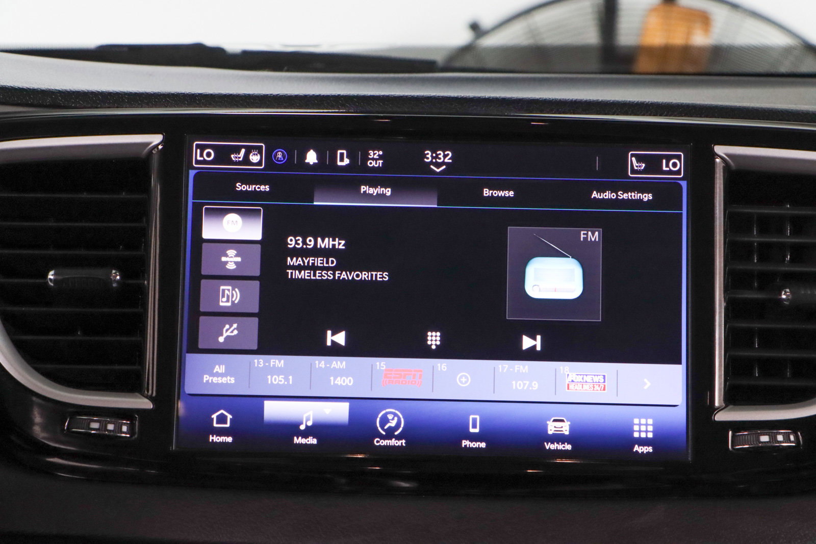 Used 2023 Chrysler Pacifica Touring-L FWD image 19