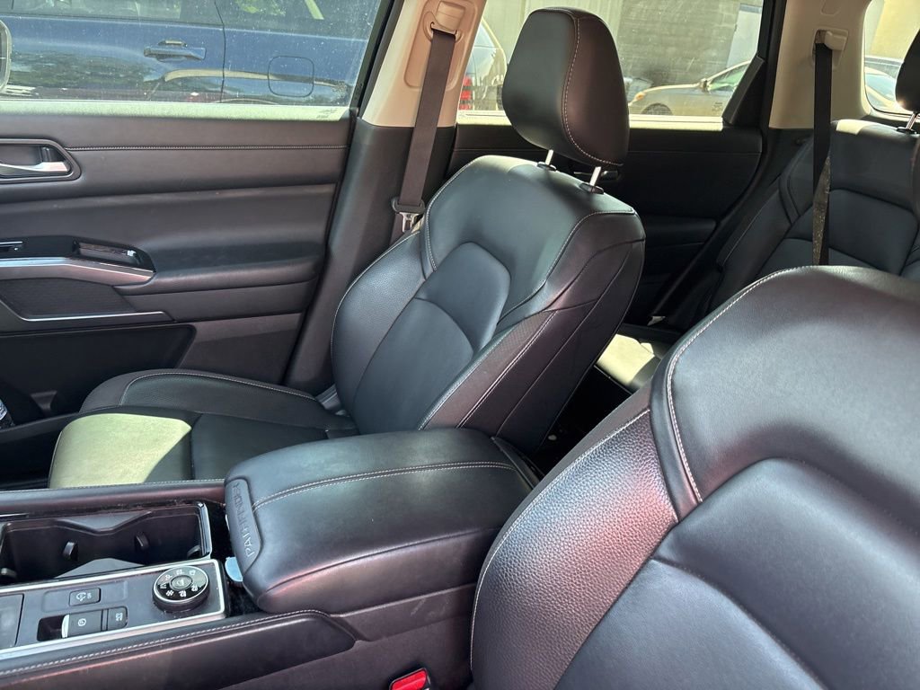 Used 2022 Nissan Pathfinder SL AWD/4WD image 10