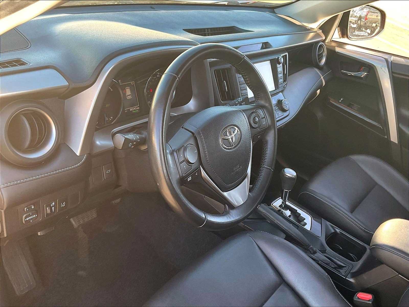 Used 2018 Toyota RAV4 Limited w/ Advanced Technology Package AWD/4WD image 15