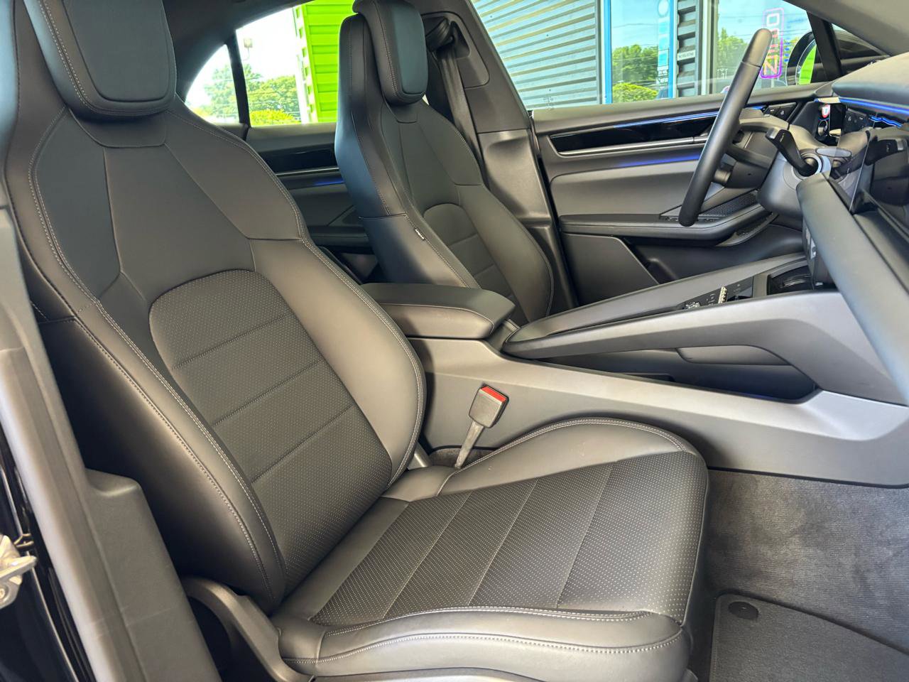Used 2025 Porsche Macan Electric RWD image 21