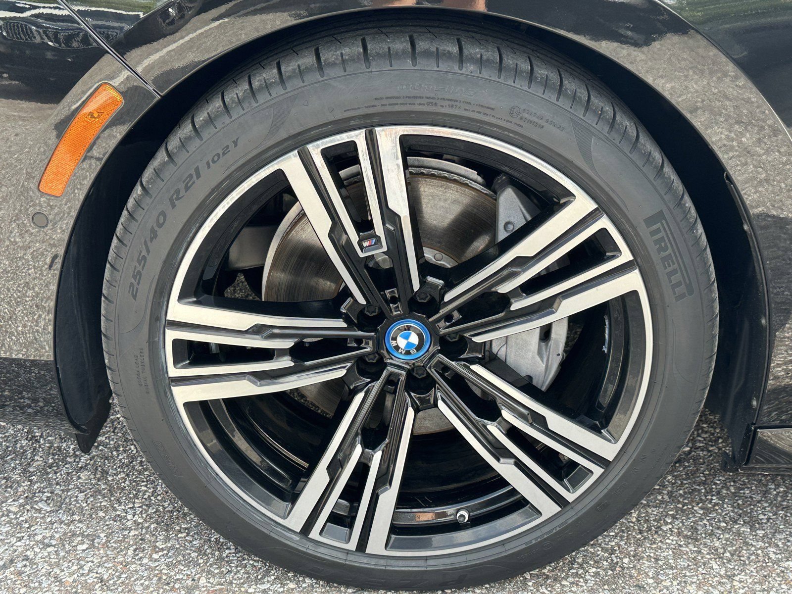 Used 2023 BMW i7 xDrive60 AWD/4WD image 38