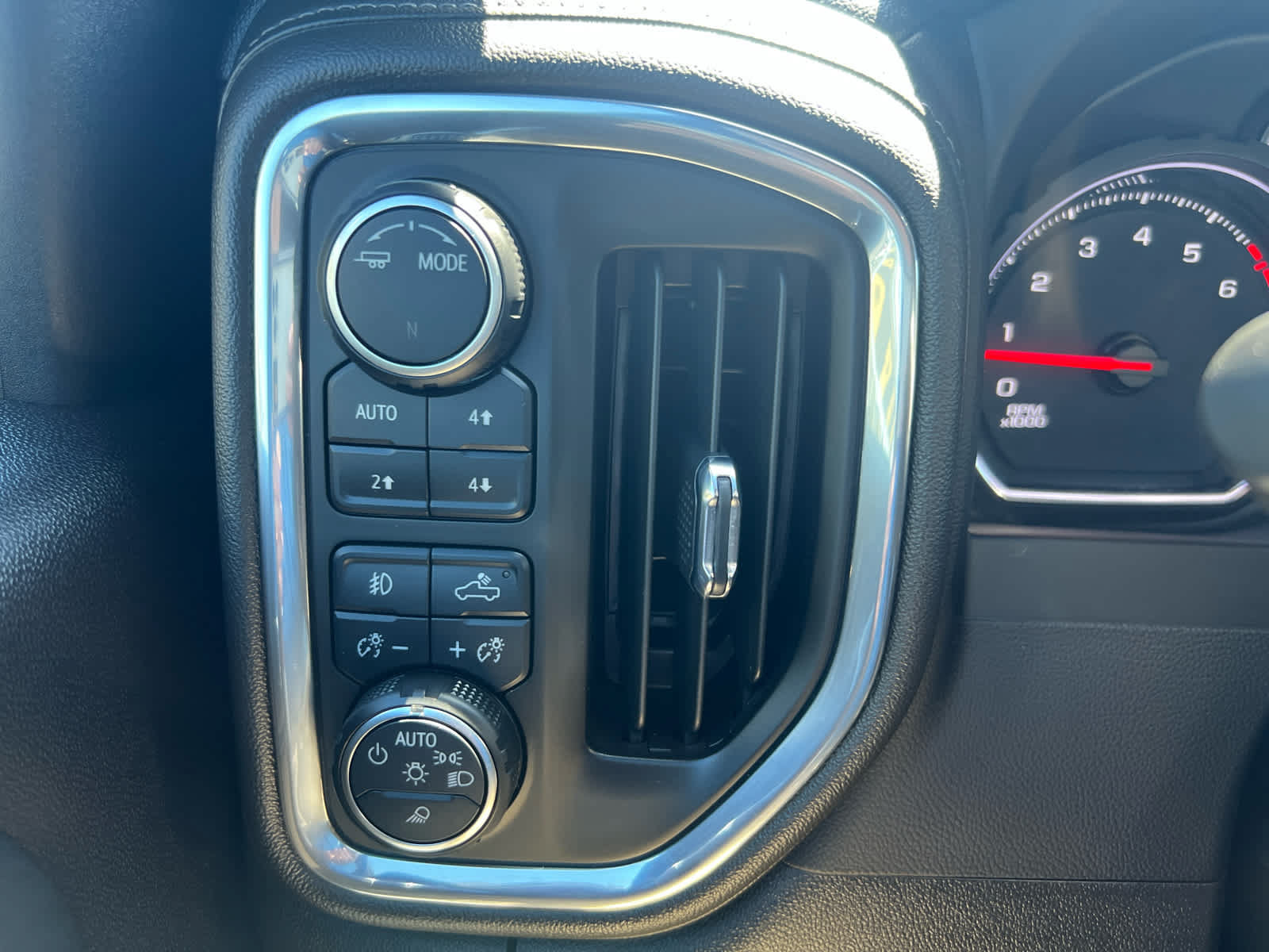 Used 2022 Chevrolet Silverado 2500 LTZ w/ LTZ Plus Package AWD/4WD image 15