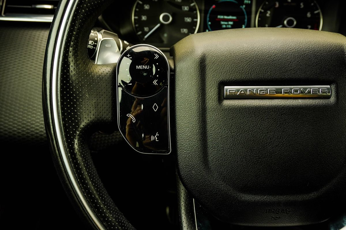 Used 2020 Land Rover Range Rover Velar R-Dynamic S image 28