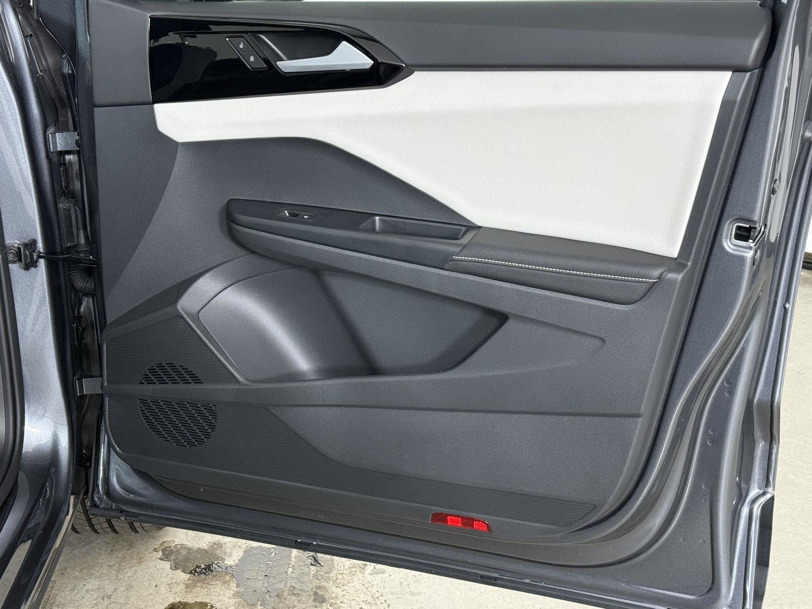 New 2027 Volkswagen Taos S FWD image 15