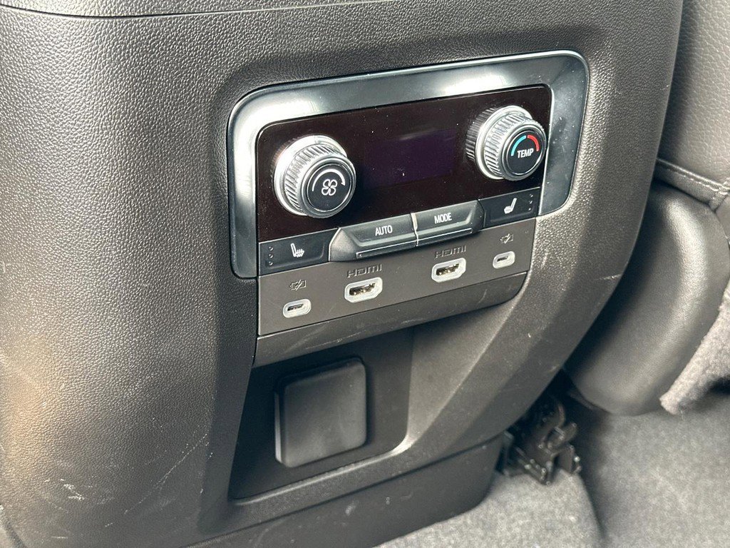 Used 2024 GMC Yukon XL Denali w/ Advanced Technology Package image 11