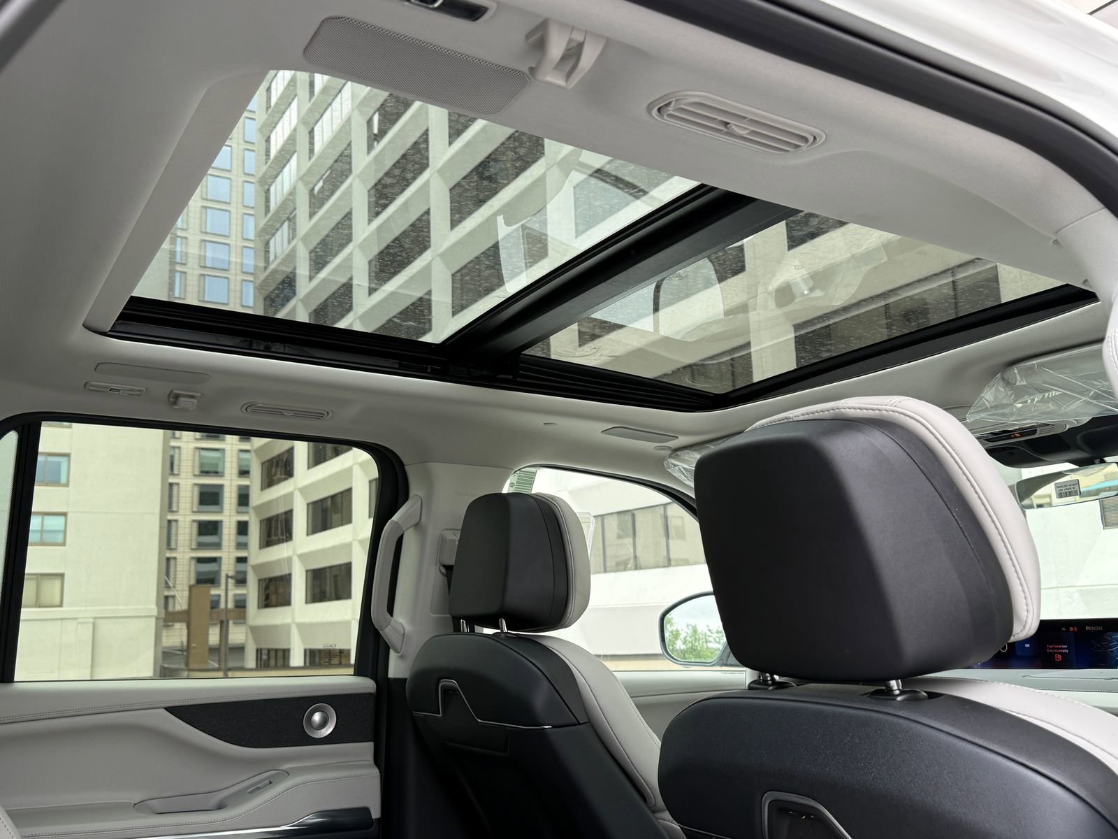 New 2026 Lincoln Navigator Reserve AWD/4WD image 7