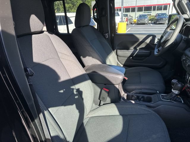 Used 2024 Jeep Wrangler Unlimited AWD/4WD image 28
