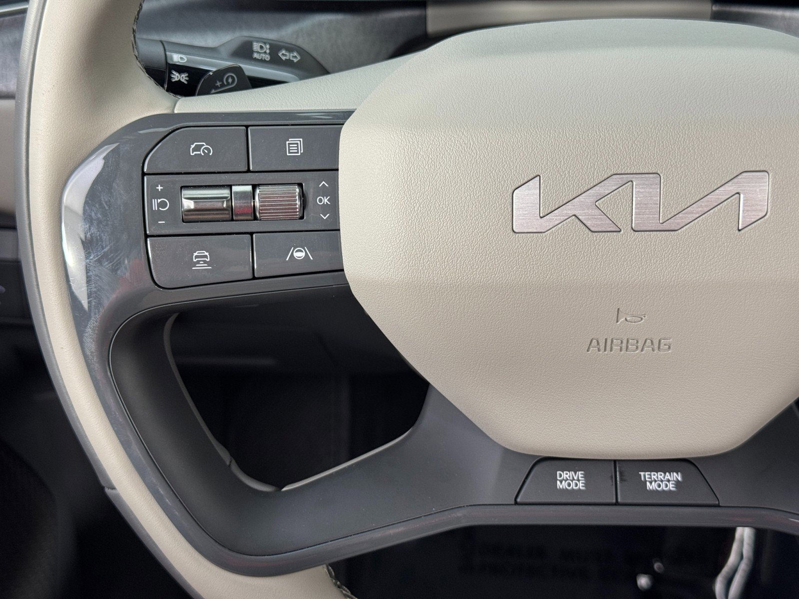 Used 2026 Kia EV9 Land image 23