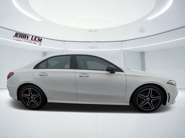 Used 2022 Mercedes-Benz A 220 w/ AMG Line image 2