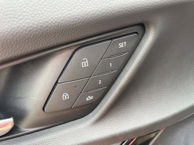 Used 2025 Chevrolet Equinox ACTIV w/ Safety and Technology Package FWD image 12