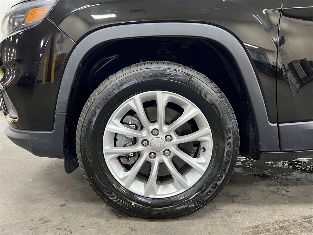 Used 2020 Jeep Cherokee Latitude w/ Cold Weather Group image 13