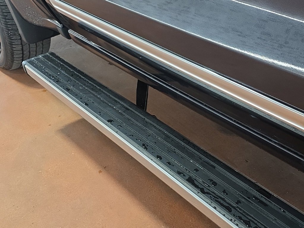 Used 2023 Chevrolet Silverado 1500 High Country w/ Technology Package image 12