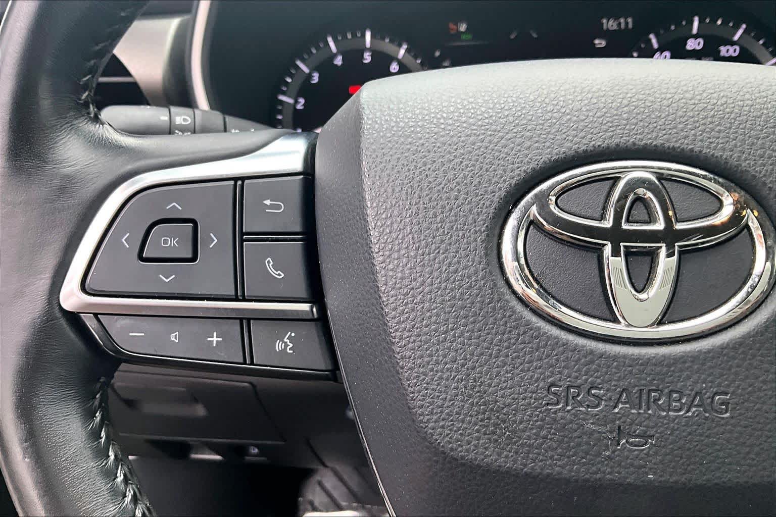 Used 2021 Toyota Highlander XLE AWD/4WD image 24