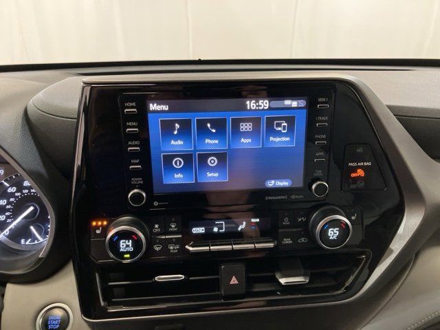 Used 2020 Toyota Highlander XLE image 16
