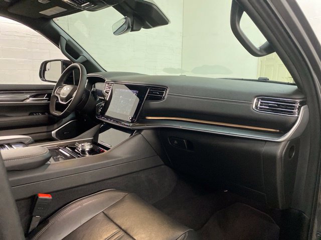 Used 2023 Jeep Wagoneer 4WD w/ Premium Group I image 27