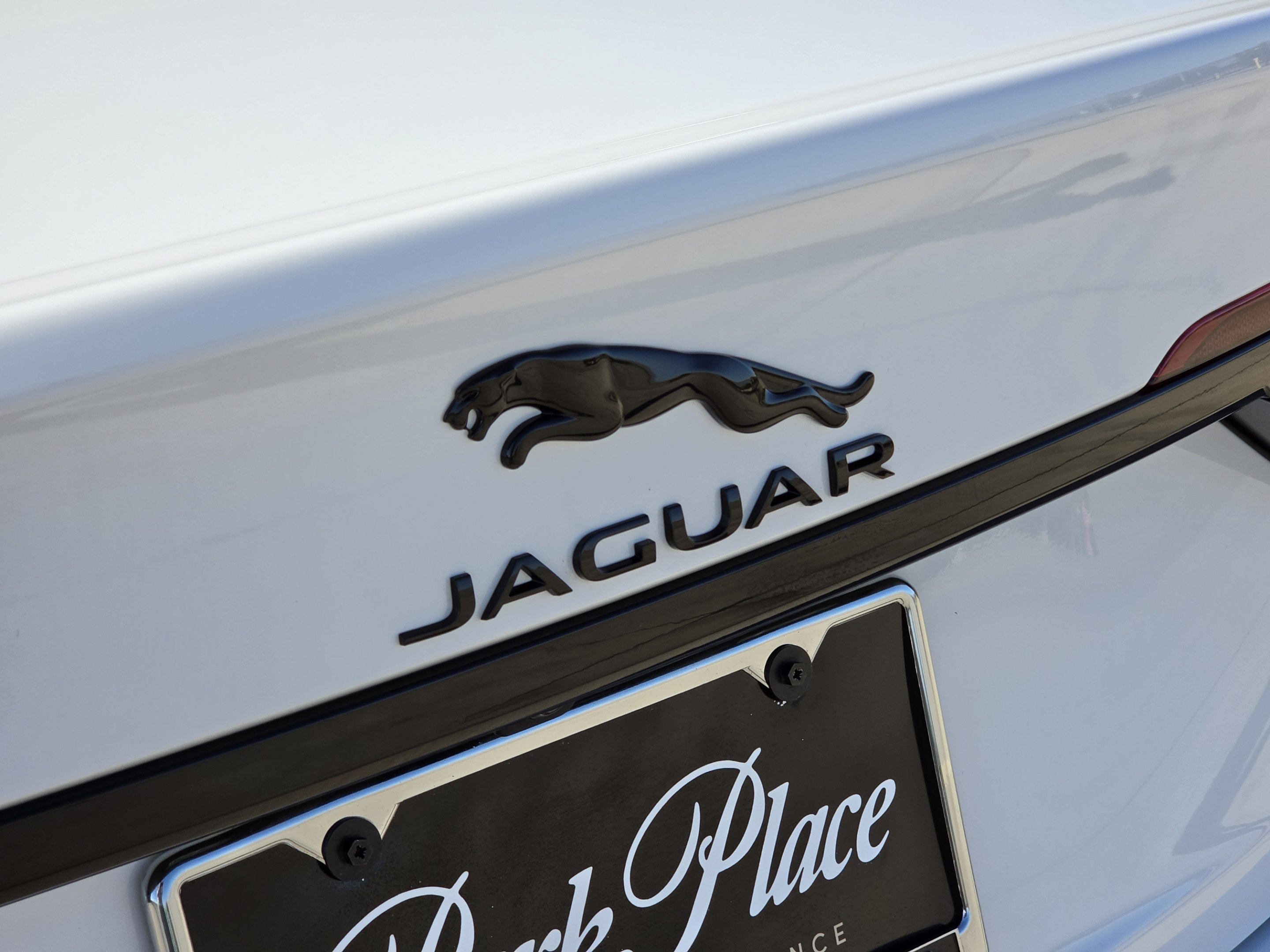 Certified 2024 Jaguar XF R-Dynamic SE AWD/4WD image 37