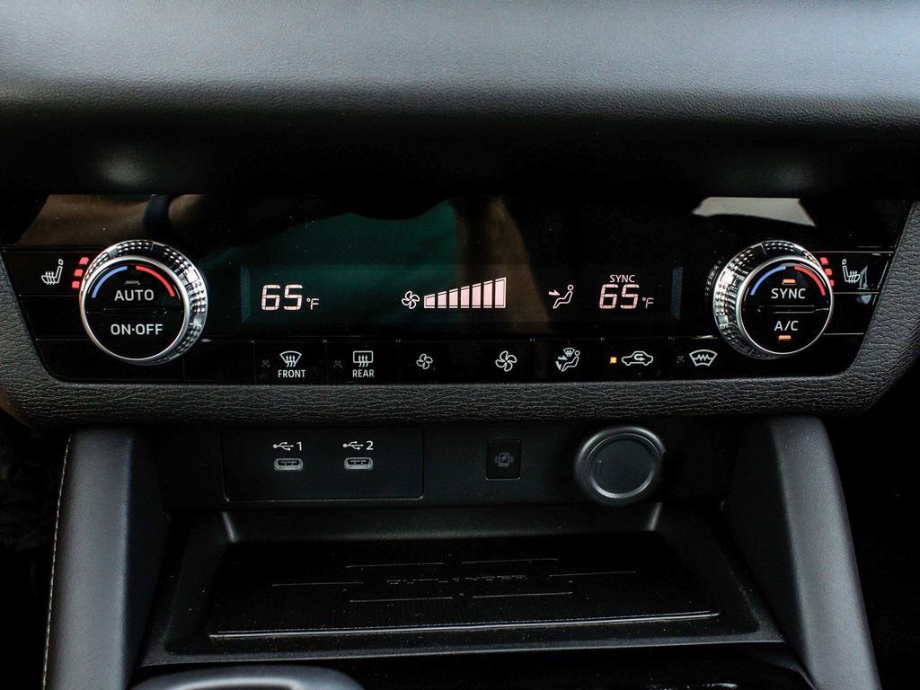 New 2025 Mitsubishi Outlander SE image 23