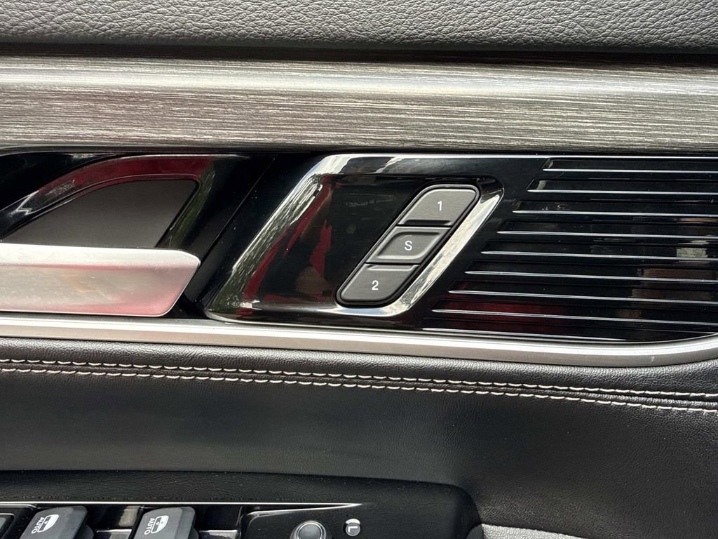 Used 2024 Jeep Wagoneer L Series II image 26