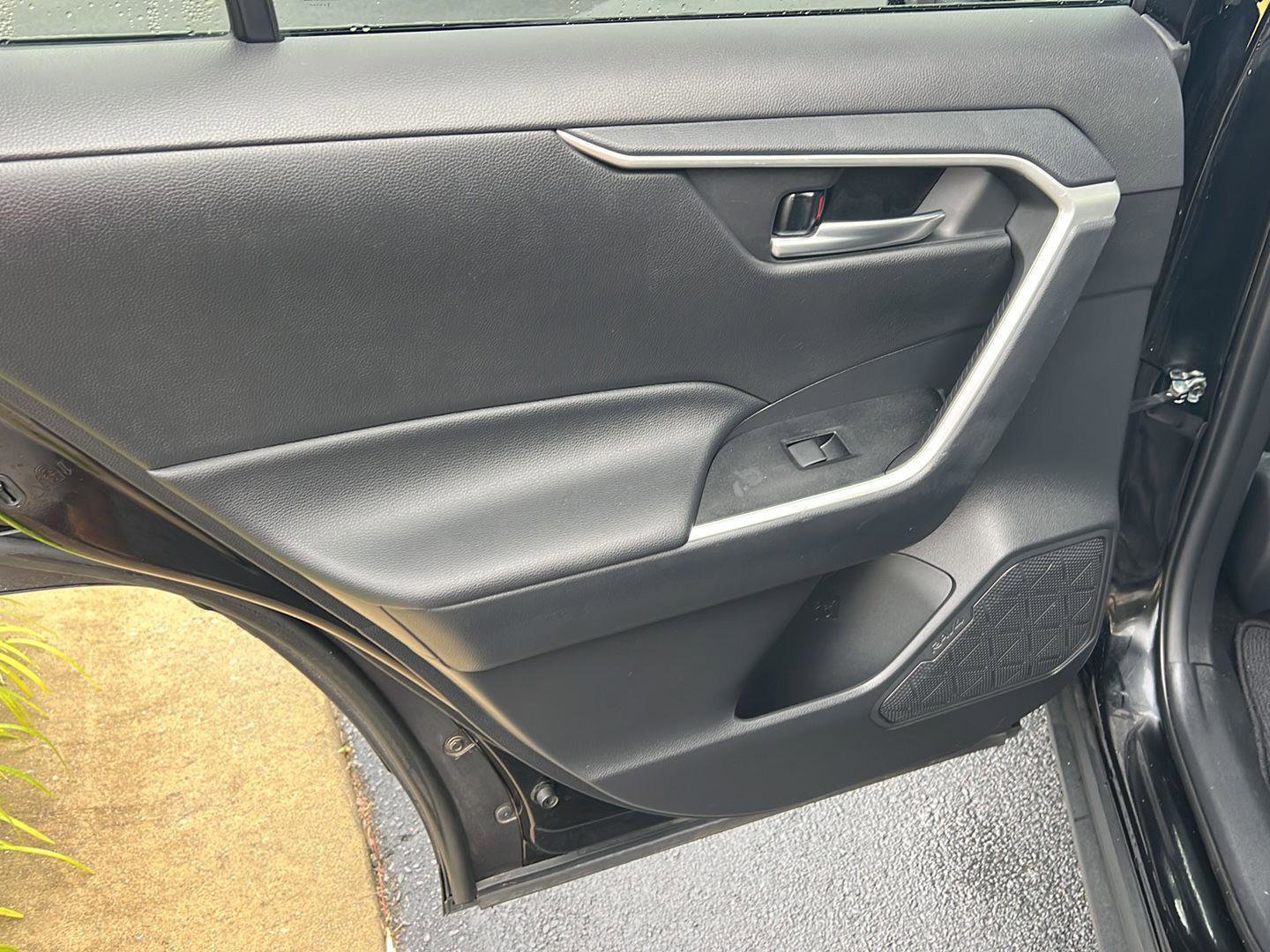 Used 2021 Toyota RAV4 XLE image 16