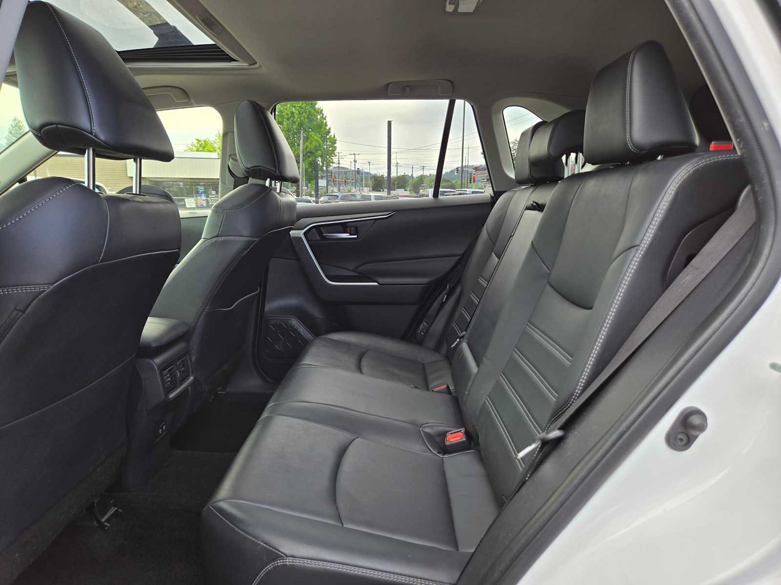 Used 2020 Toyota RAV4 XLE Premium AWD/4WD image 18