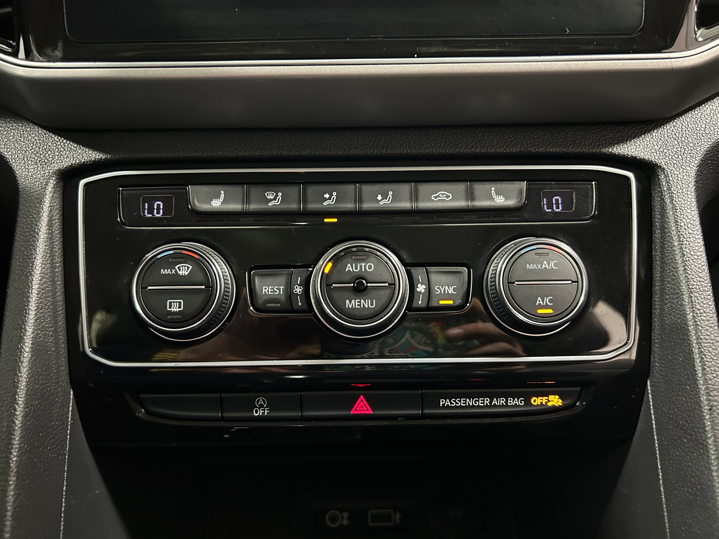 Used 2018 Volkswagen Atlas SEL w/ R-Line Package AWD/4WD image 10
