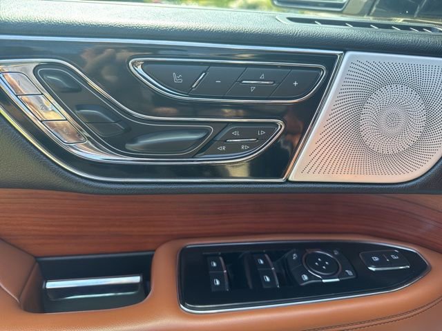 Used 2018 Lincoln Navigator Reserve w/ Technology Package AWD/4WD image 17