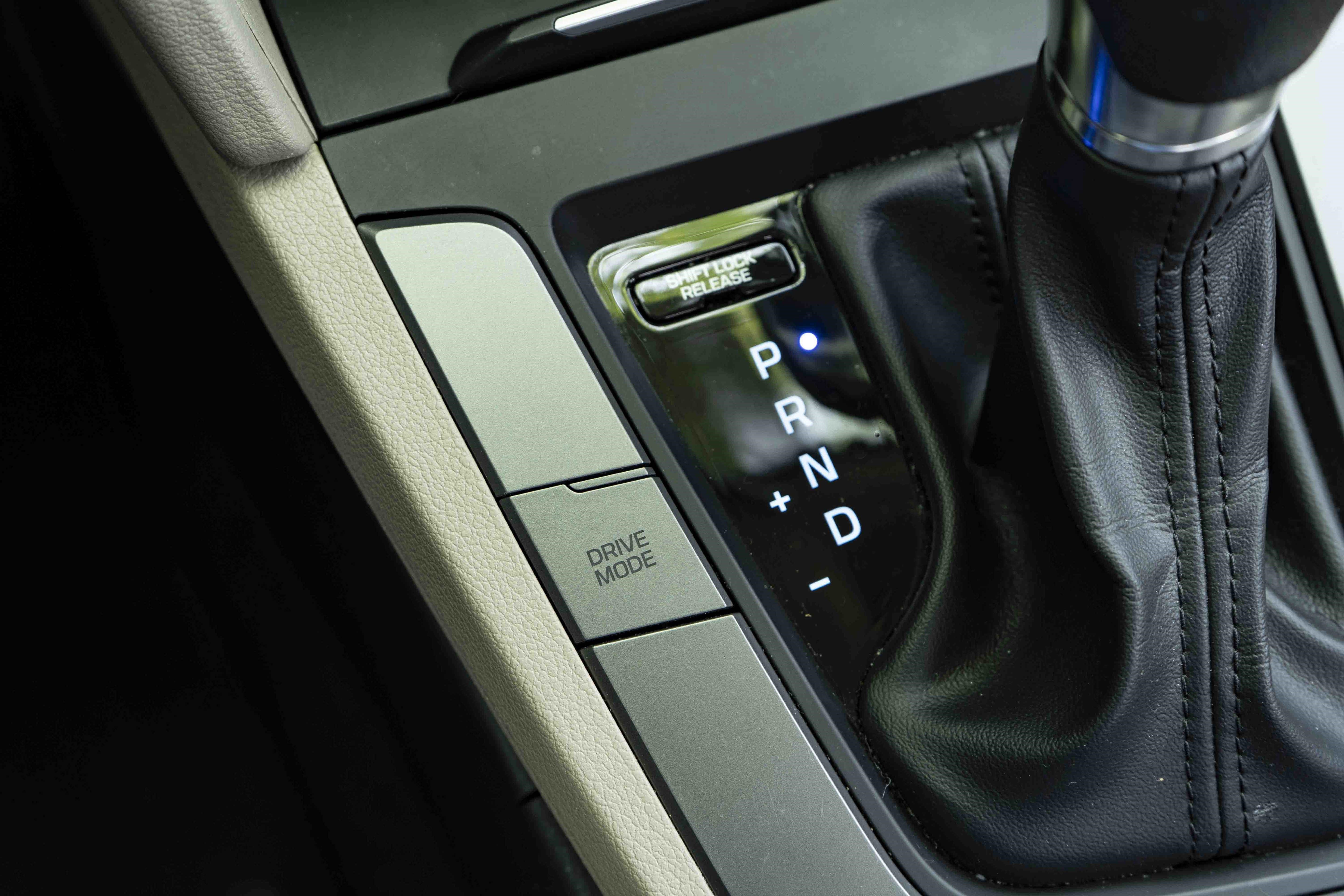 Used 2017 Hyundai Elantra SE image 26