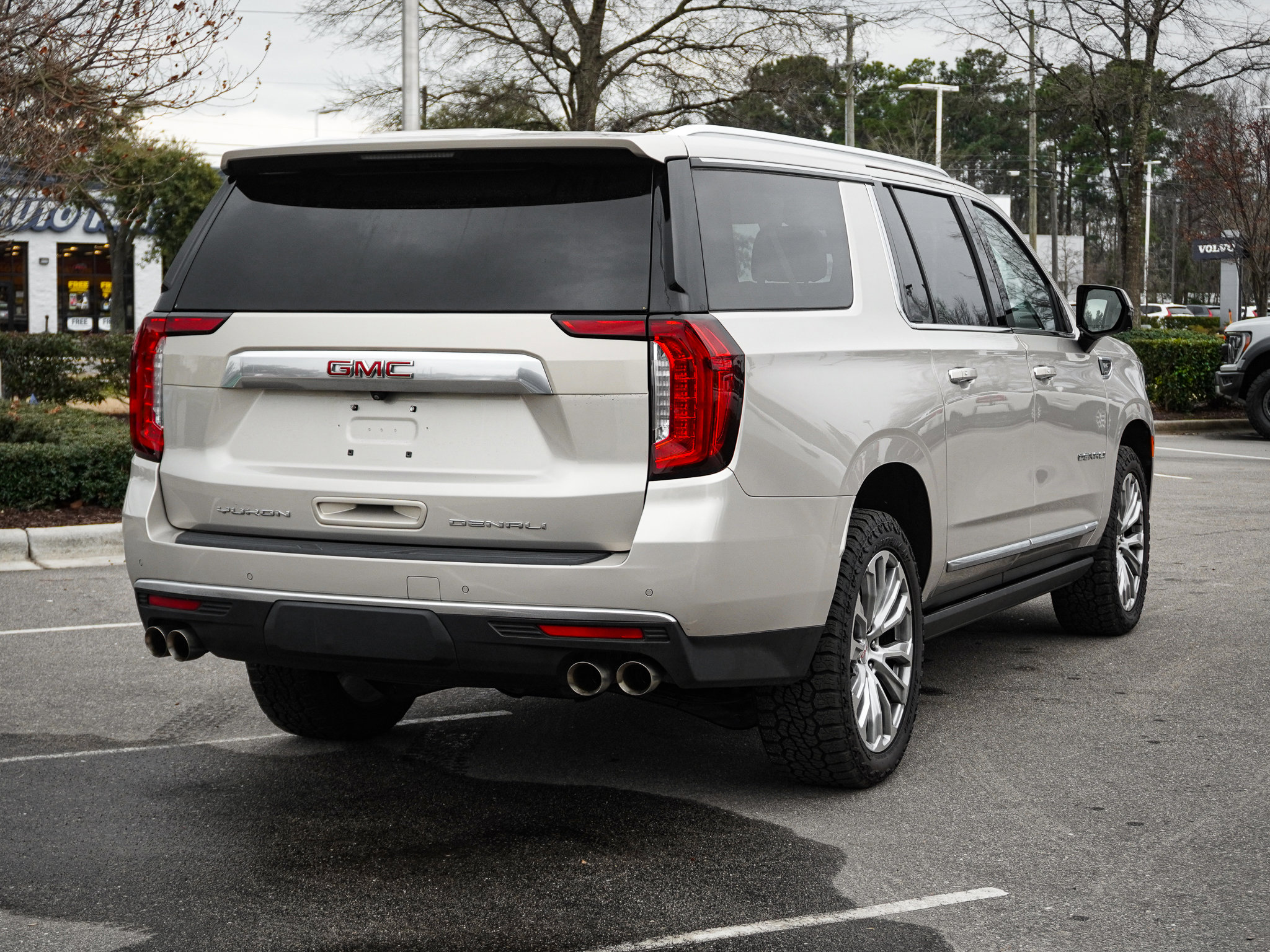 Used 2022 GMC Yukon XL Denali image 10