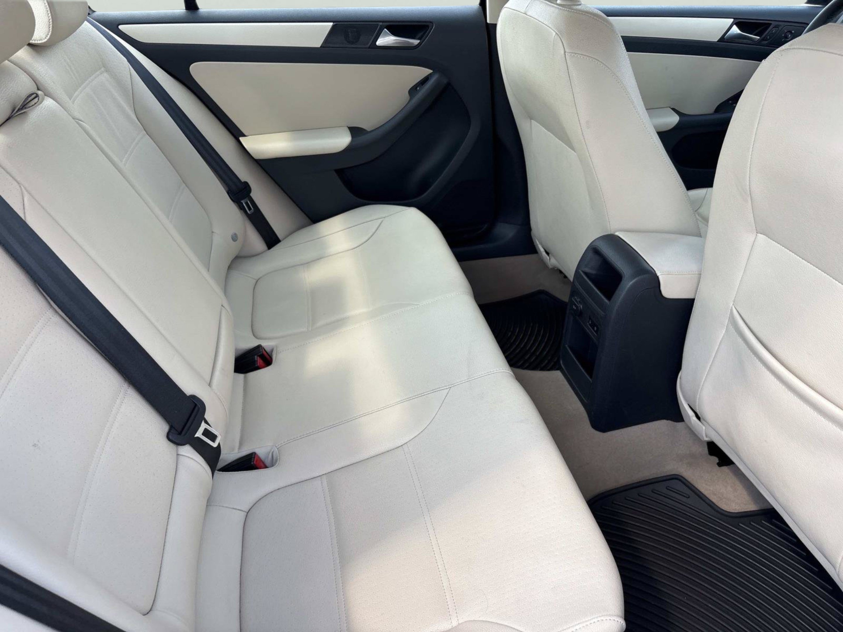 Used 2012 Volkswagen Jetta SE FWD image 16