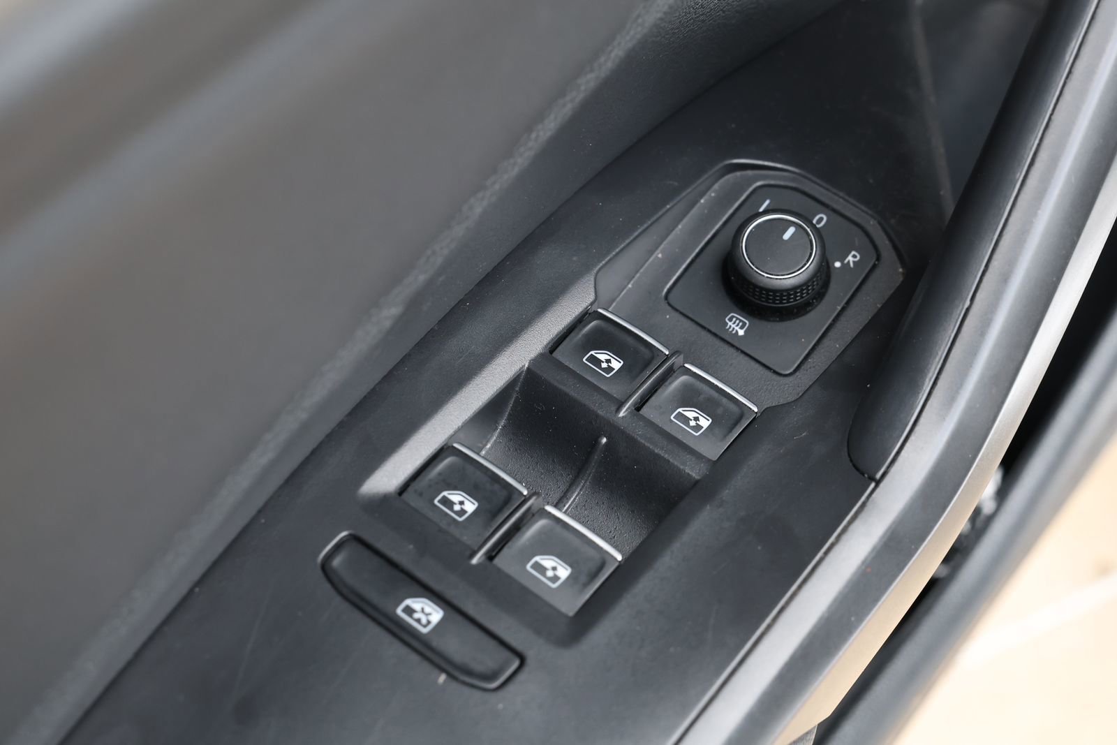 Used 2024 Volkswagen Jetta SE FWD image 27