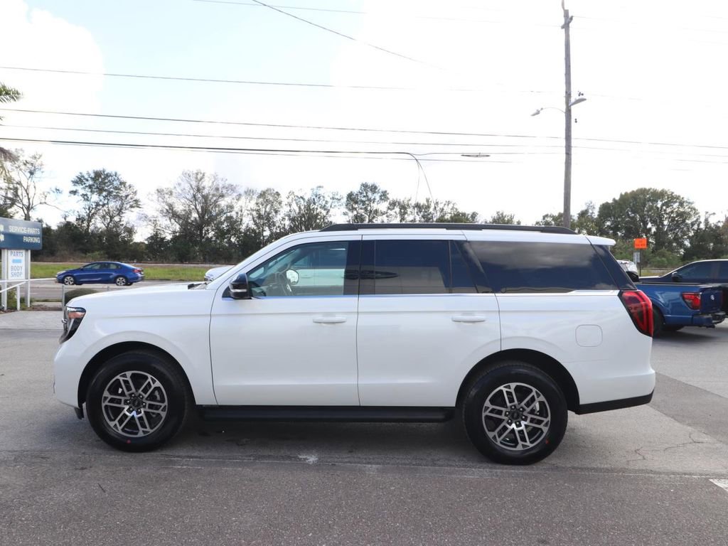 New 2026 Ford Expedition Active image 9
