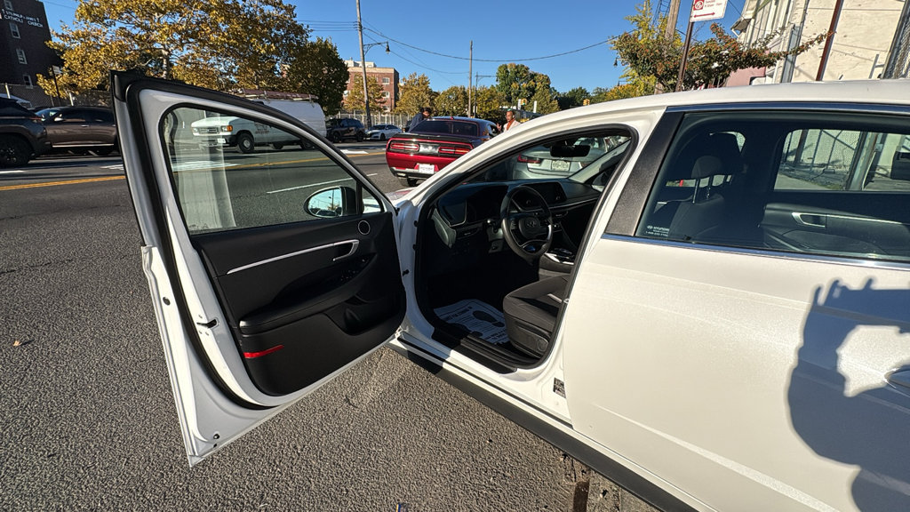 Used 2023 Hyundai Sonata SE w/ Preferred Accessory Package FWD image 10