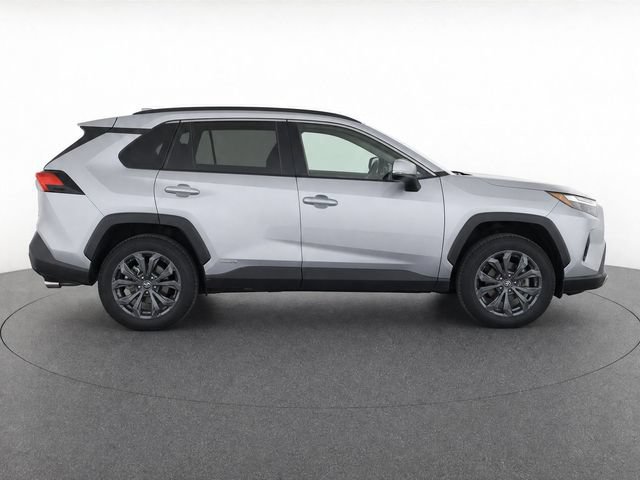 Used 2024 Toyota RAV4 XLE AWD/4WD image 9