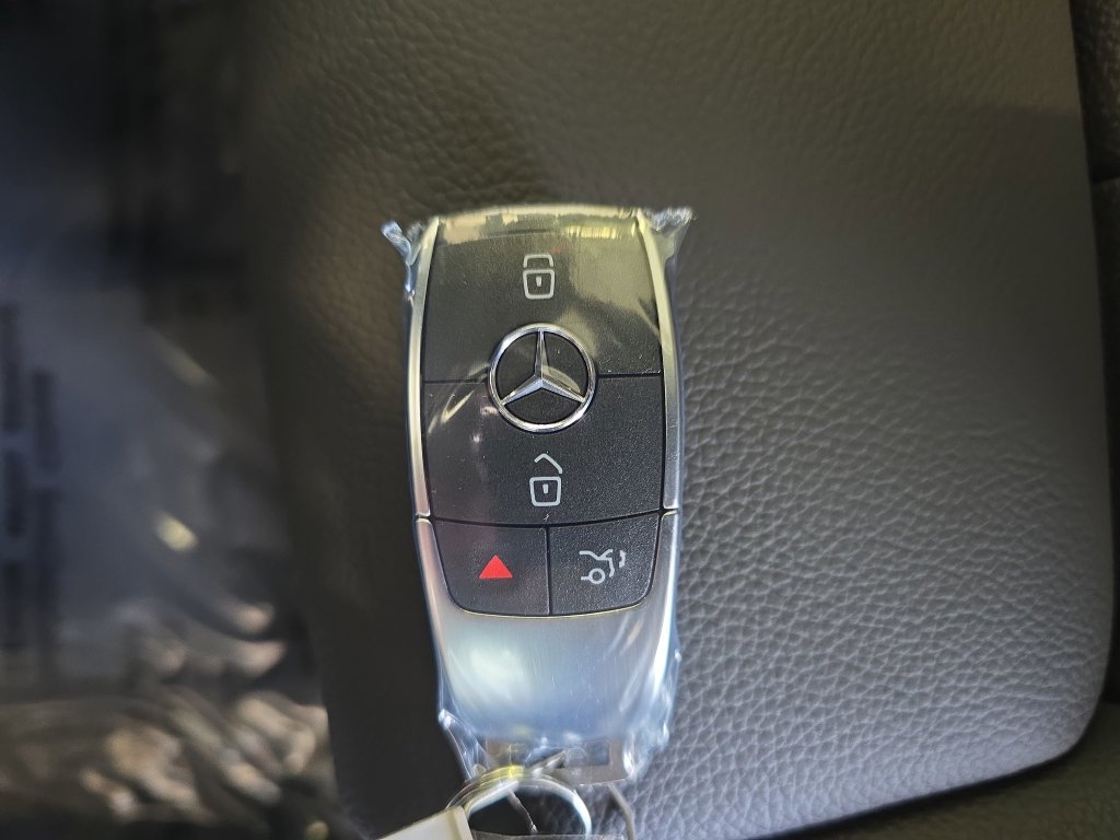 New 2026 Mercedes-Benz GLB 250 image 36