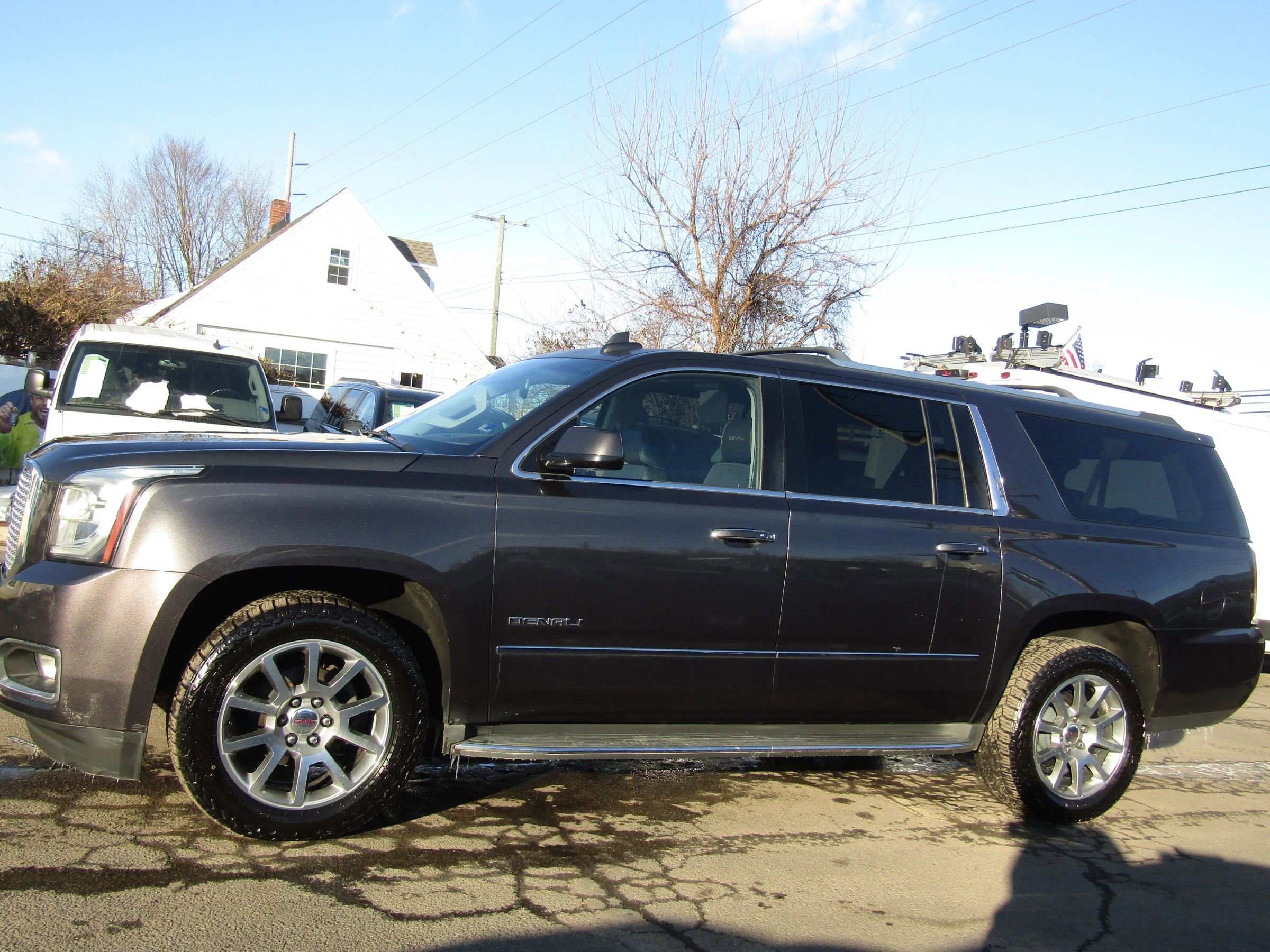 Used 2015 GMC Yukon XL Denali w/ Open Road Package image 4