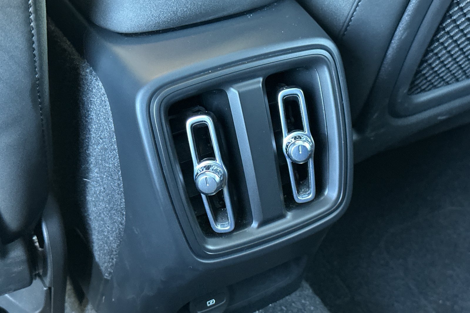 Certified 2023 Volvo C40 P8 Recharge Plus w/ Protection Package Premier AWD/4WD image 14