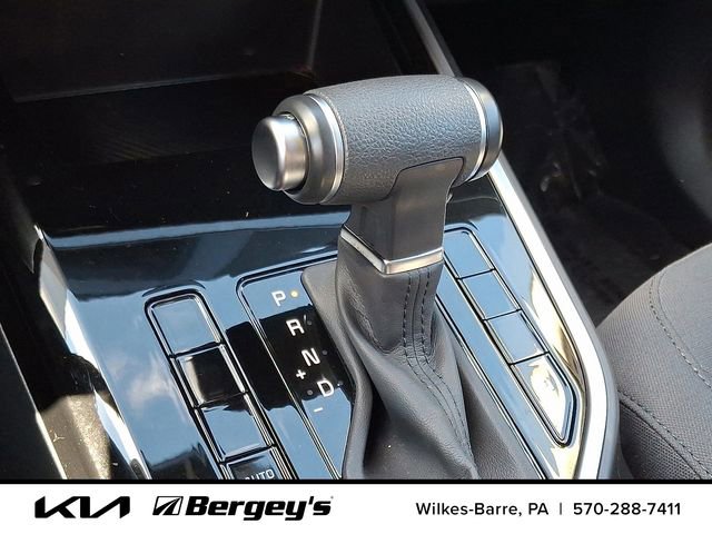 Certified 2025 Kia Niro LX image 17