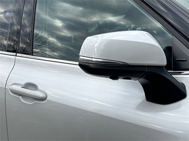 Used 2023 Toyota Highlander Limited image 10
