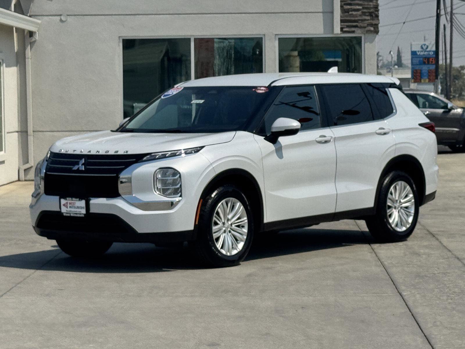 Used 2024 Mitsubishi Outlander ES