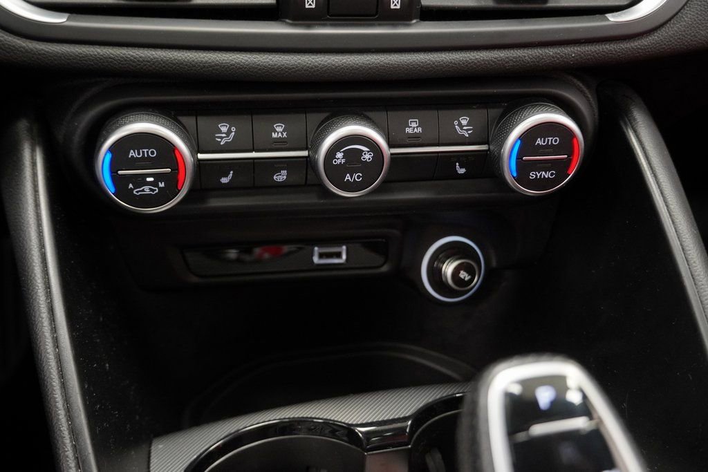 Used 2024 Alfa Romeo Giulia Veloce image 33