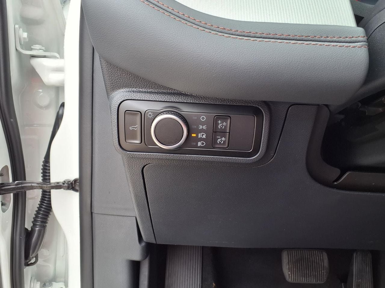 New 2026 Ford Explorer Active RWD image 17